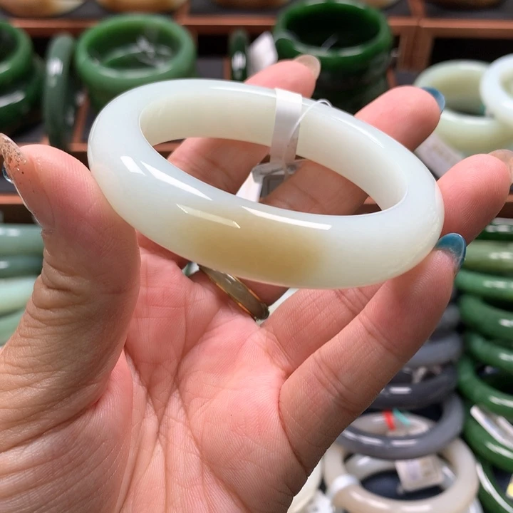 【闪购商品】未镶嵌手镯和田玉42