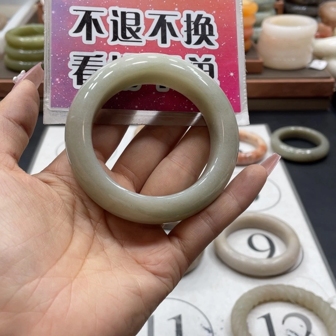 A****石英质玉未镶嵌手镯