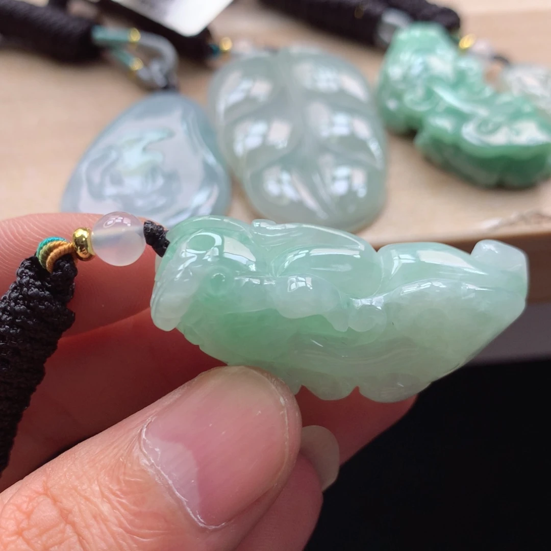 颈饰未镶嵌翡翠吊坠