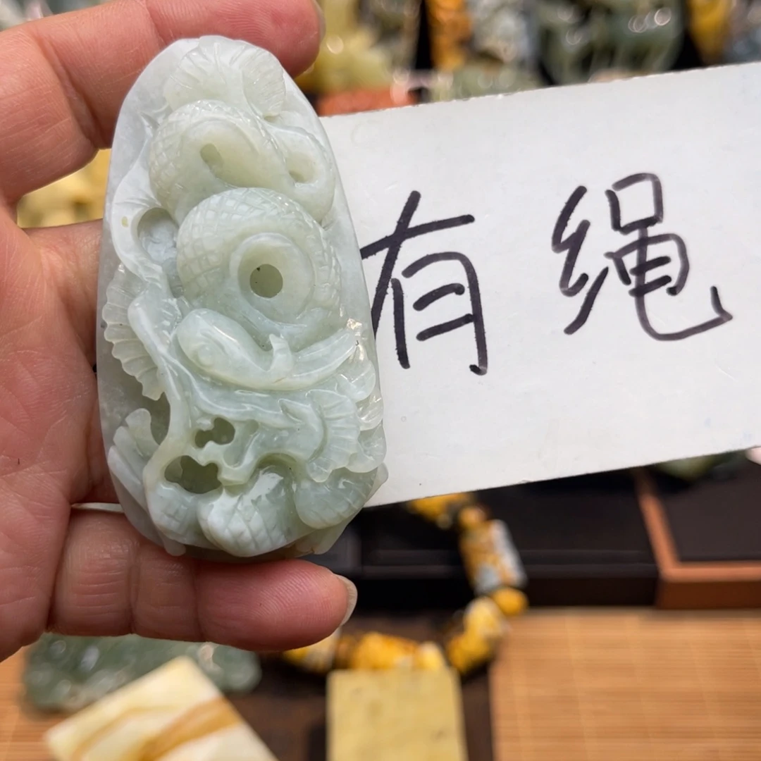 蛇纹石玉未镶嵌颈饰