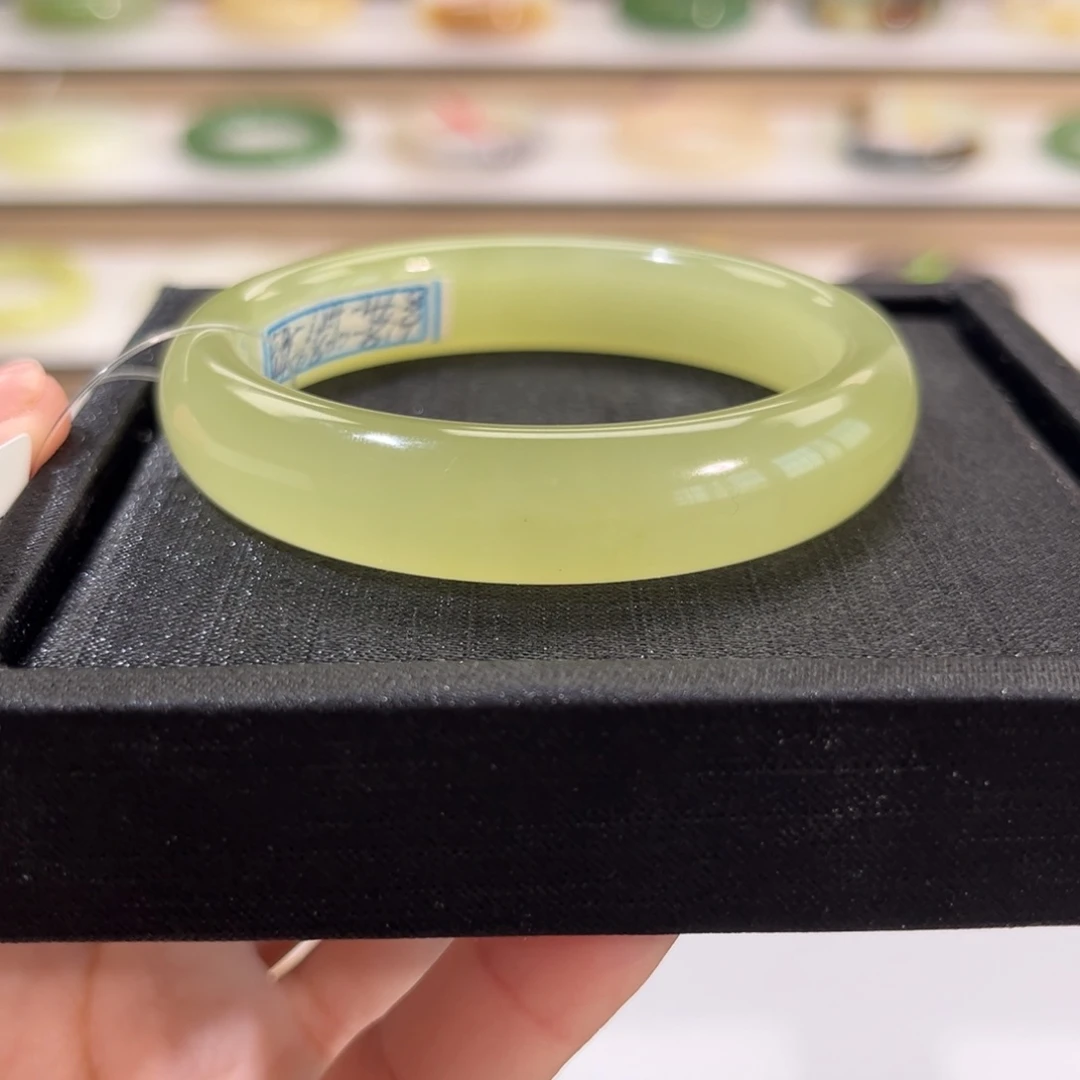 和田玉未镶嵌手镯荧光冰黄口