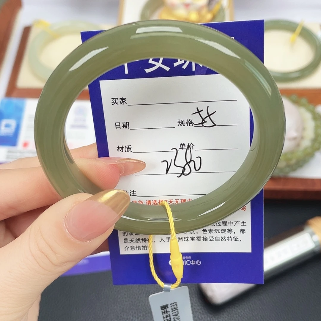 和田玉未镶嵌手镯