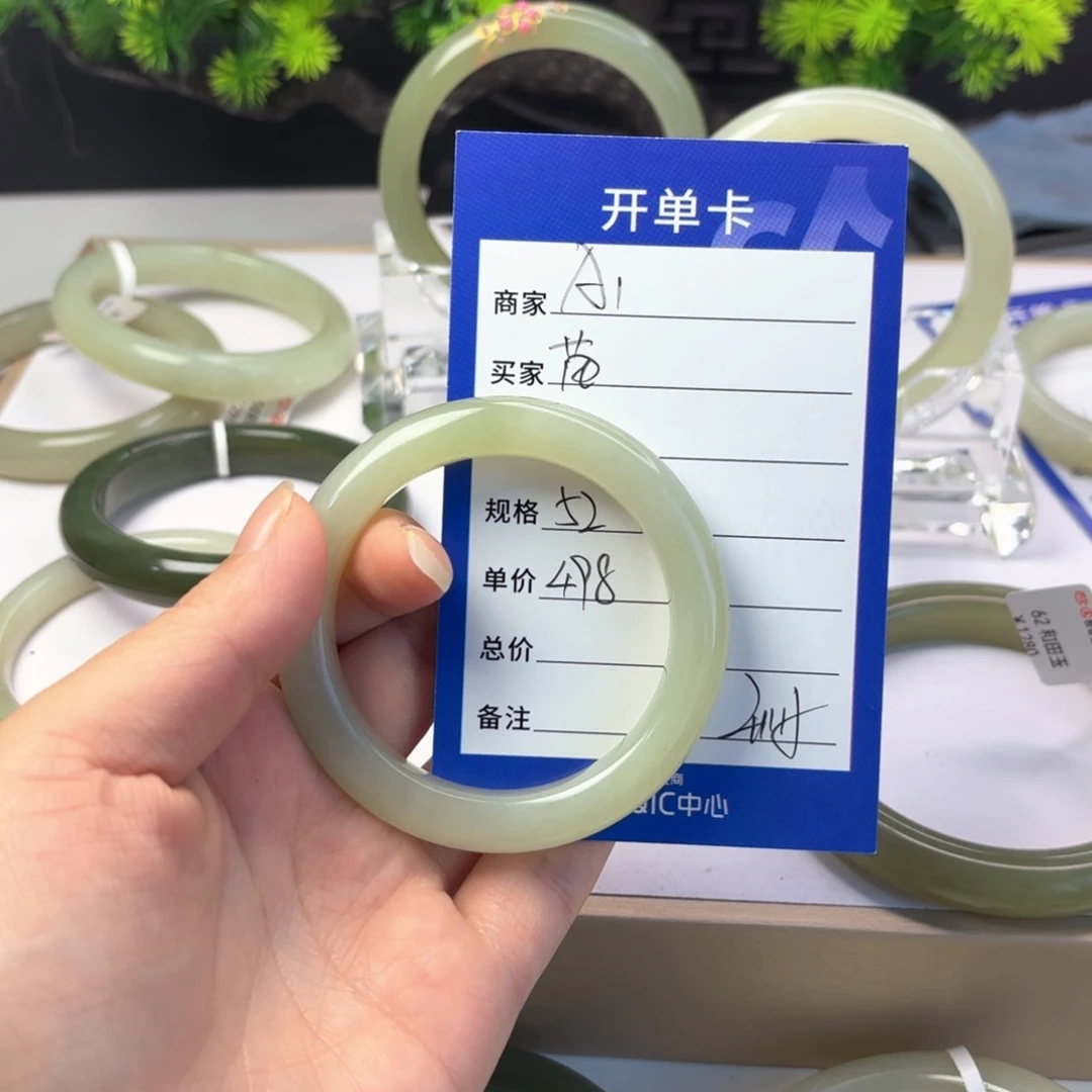 和田玉手镯未镶嵌英****子