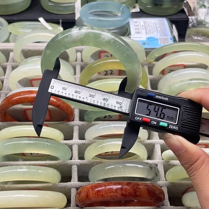 蛇纹石玉未镶嵌手镯9