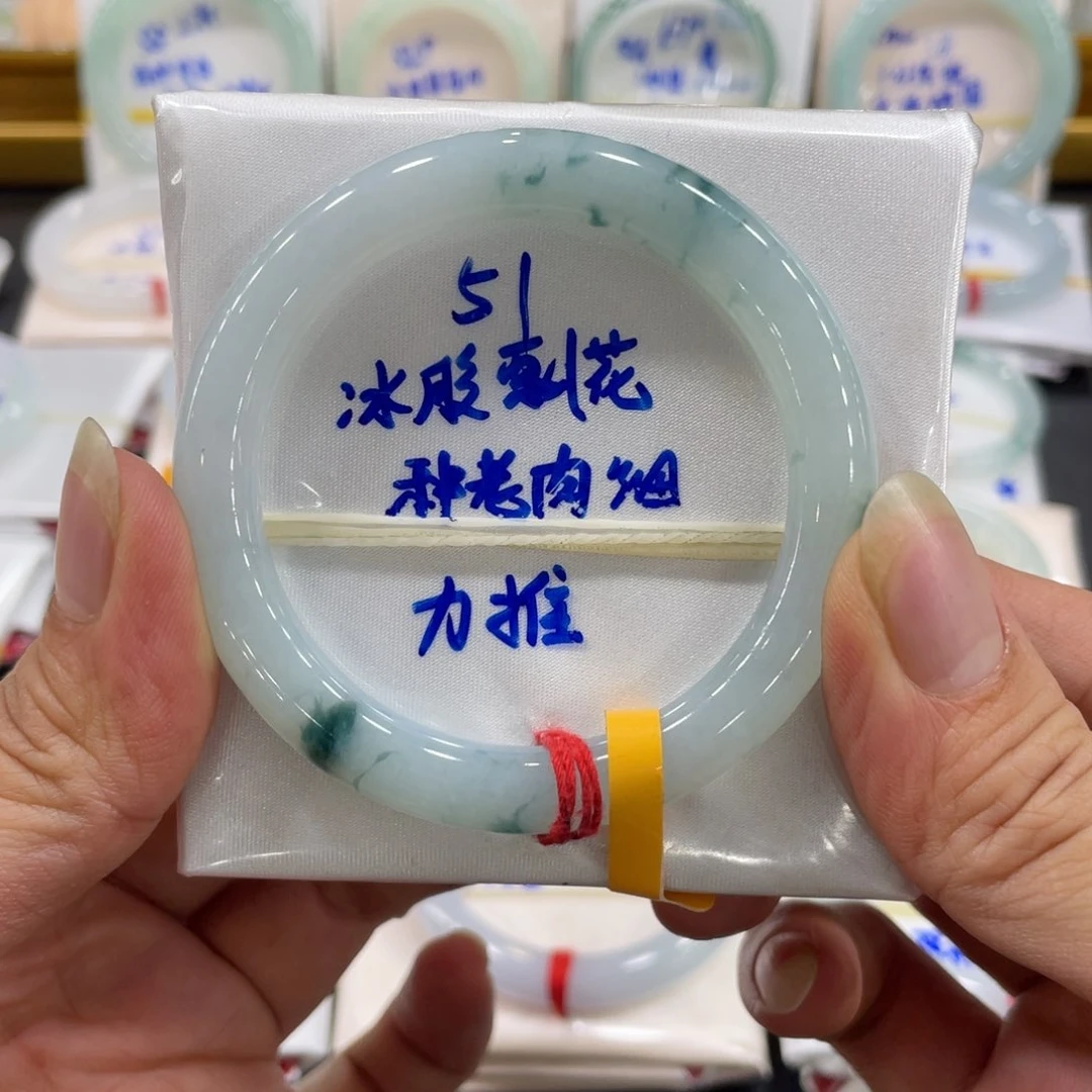 翡翠手镯未镶嵌翡翠手镯