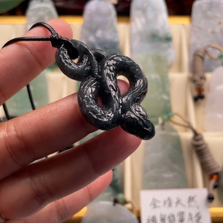 颈饰未镶嵌翡翠玉