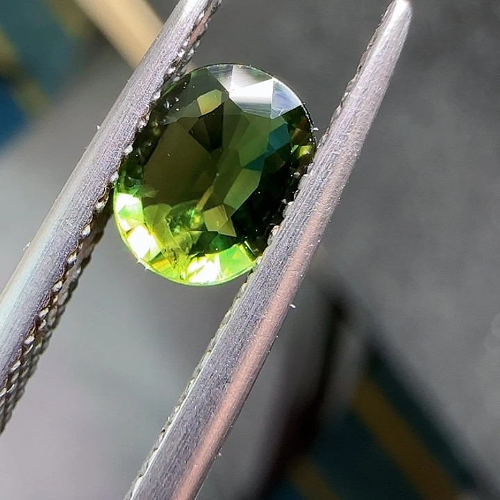 定制蓝宝石0.885克拉未镶嵌