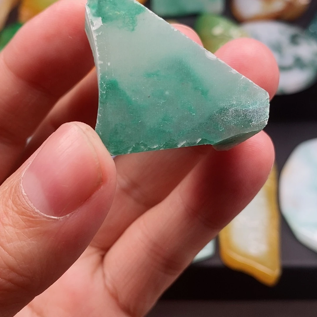 石英质玉颈饰未镶嵌裸料