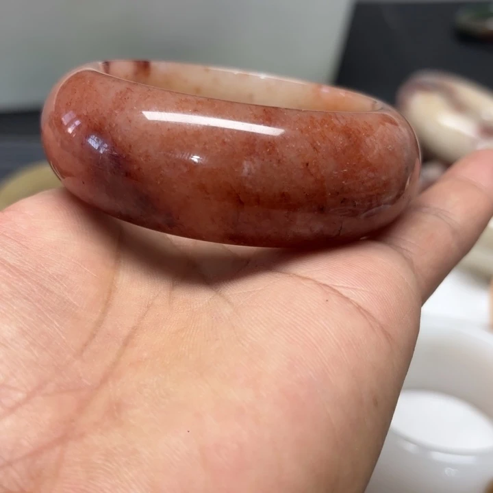 黑***妞石英岩玉合金颈饰