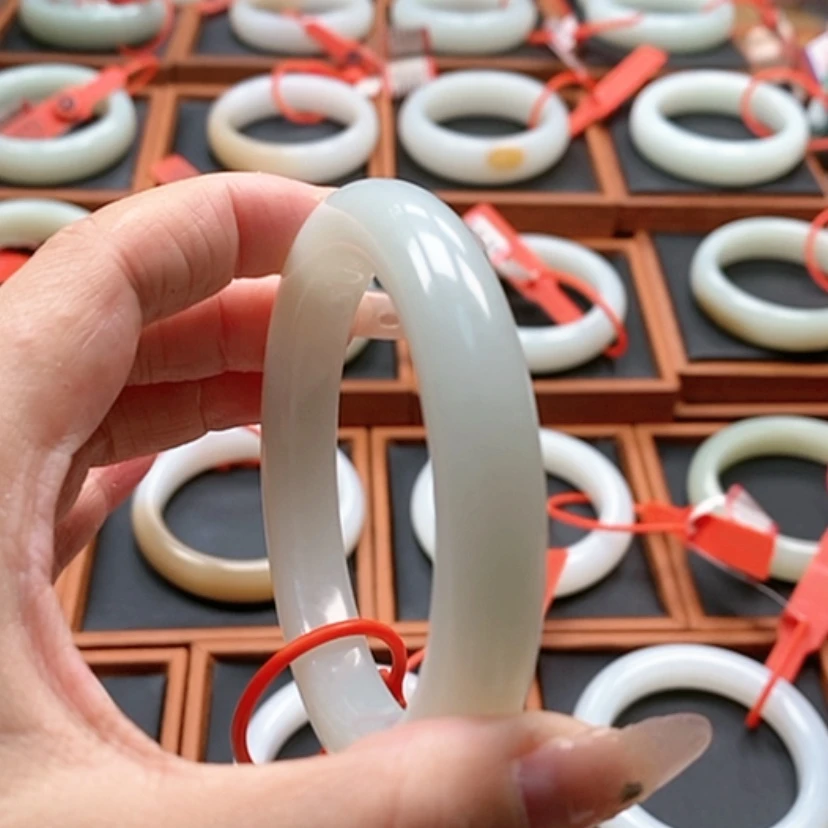 【闪购商品】未镶嵌手镯和田玉