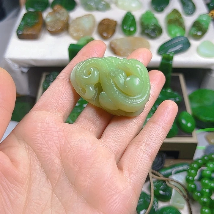 颈饰未镶嵌和田玉（糖玉）?*嘟