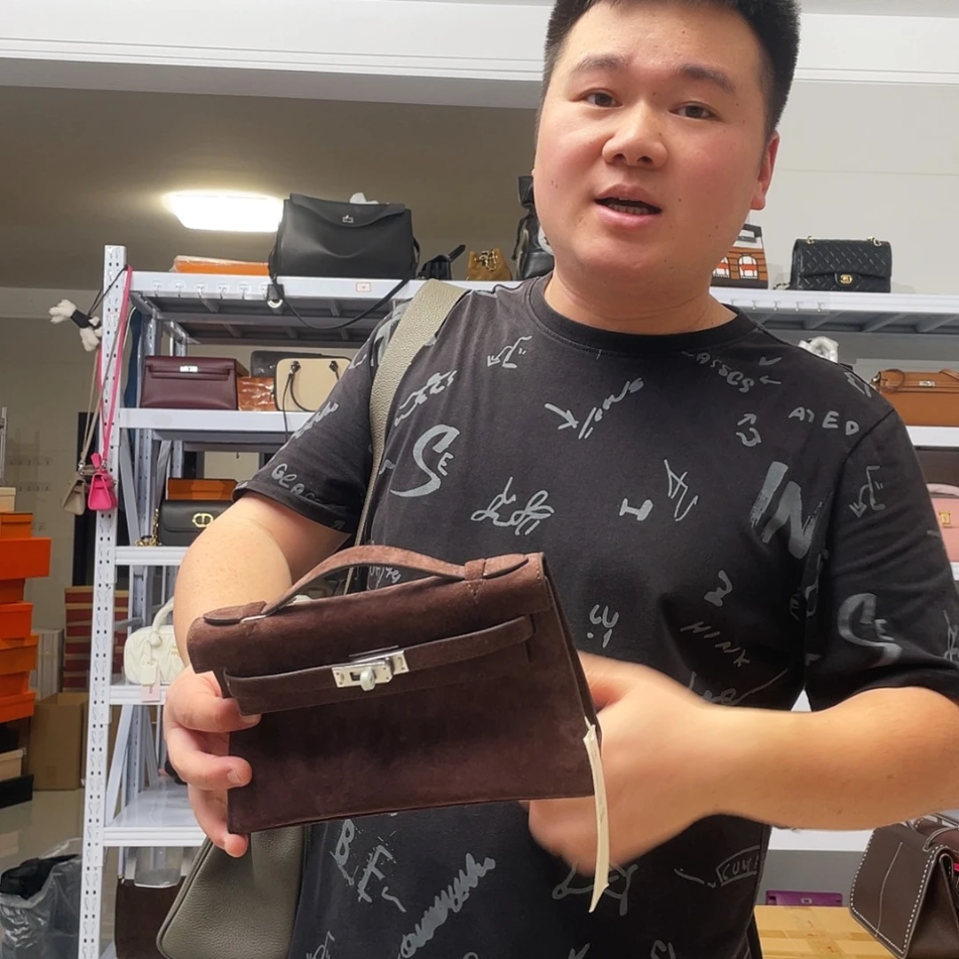 蚕丝哈哈哈哈哈好好笑哈哈好