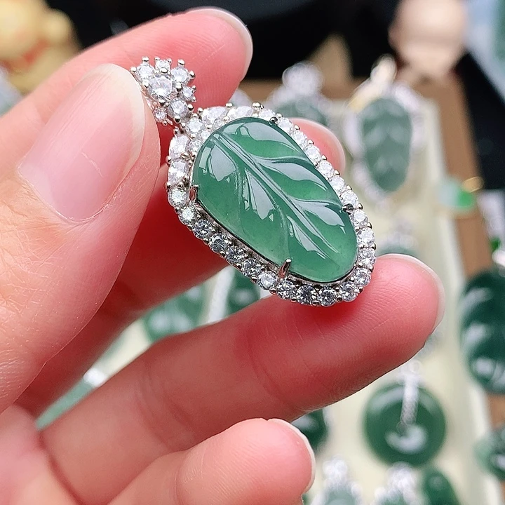 颈饰银S925镶嵌翡翠吊坠