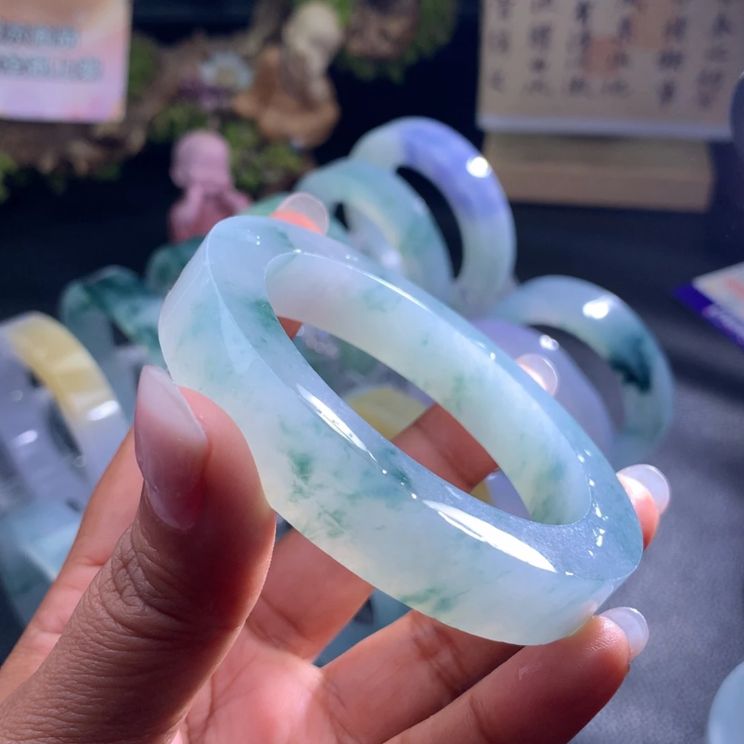 沈***n定制翡翠未镶嵌手镯