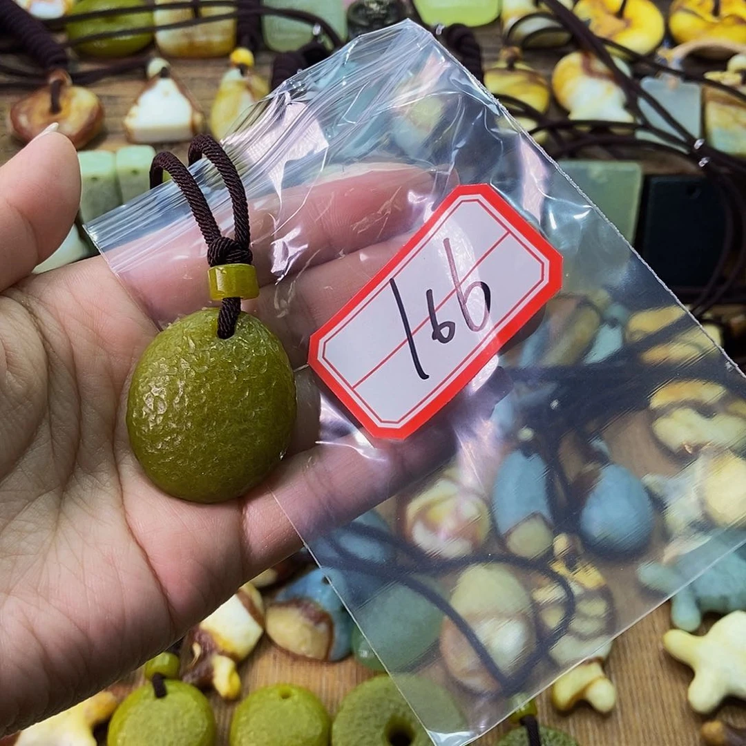 未镶嵌蛇纹石玉挂件