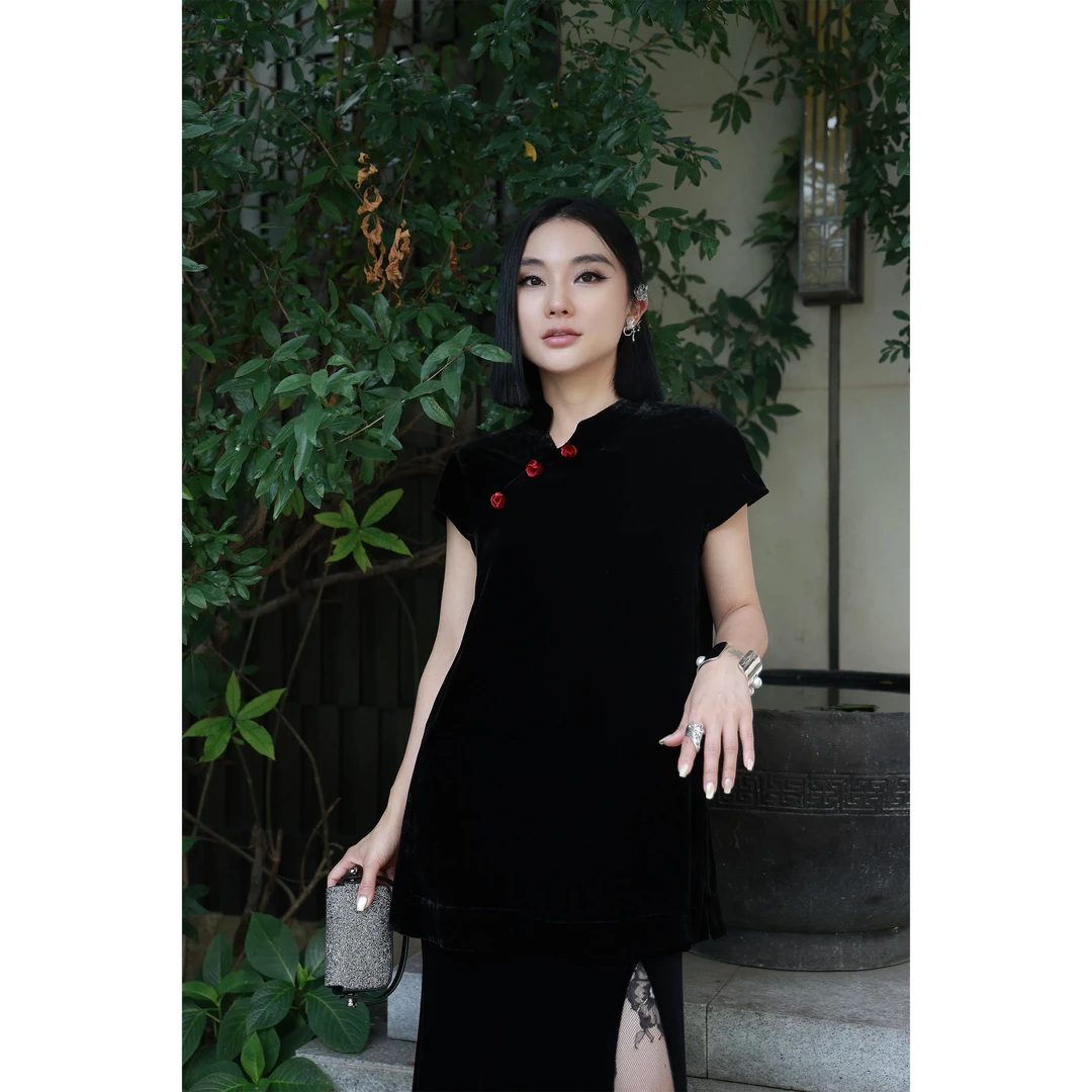 【妙妙精选】HUANGNAJI小月季-时尚气质桑蚕丝设计感丝绒上衣5517