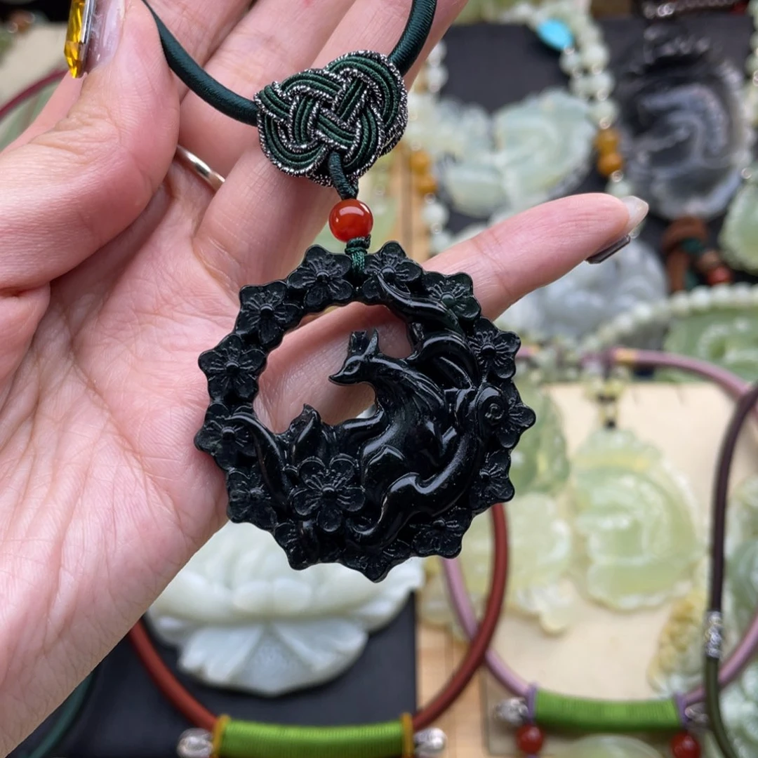 蛇纹石玉颈饰未镶嵌