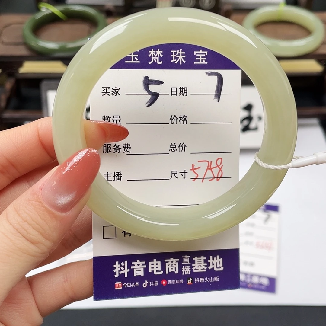 和田玉未镶嵌手镯