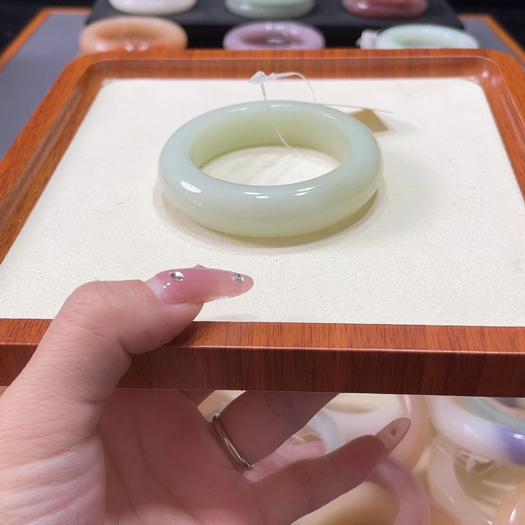 未镶嵌手镯石英岩玉?**༃