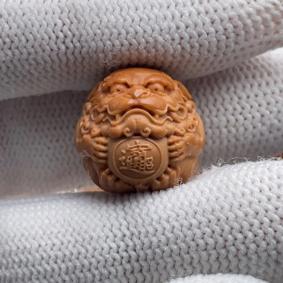 文玩核桃吊坠猴头核桃雕刻