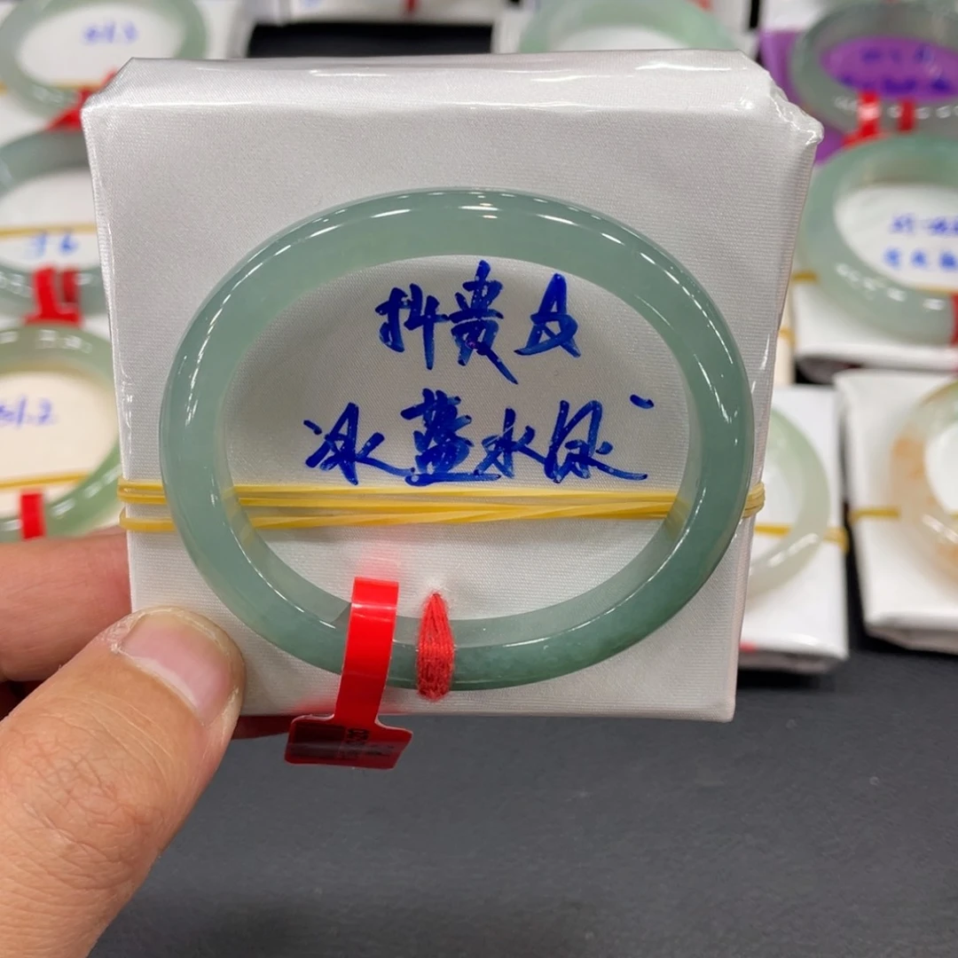 翡翠手镯未镶嵌天然翡翠