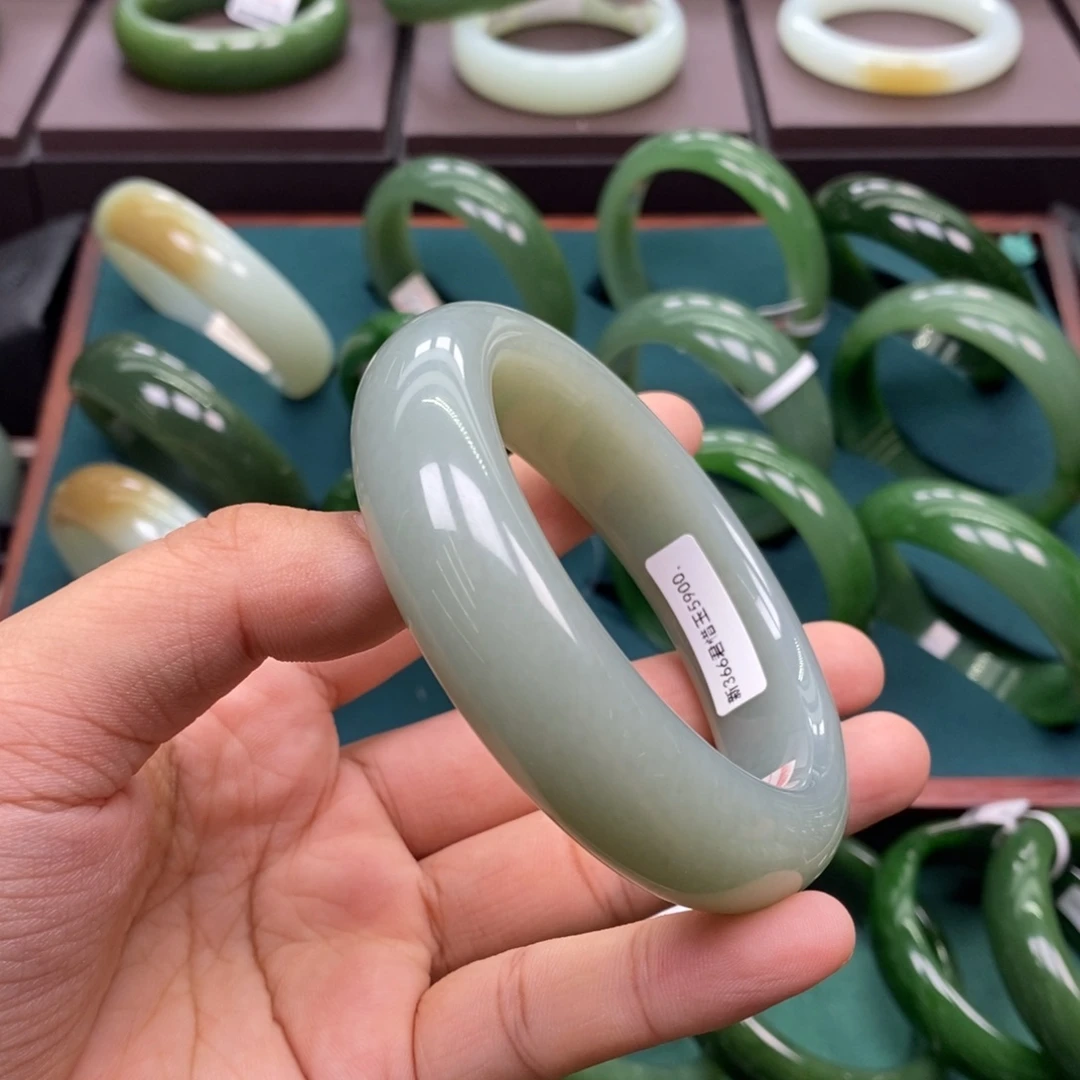 和田玉（碧玉）未镶嵌手镯