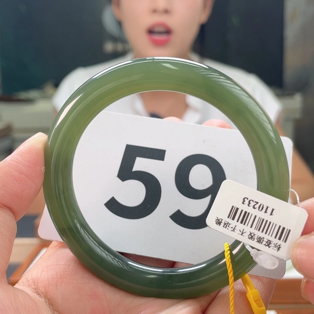 和田玉手镯未镶嵌微瑕