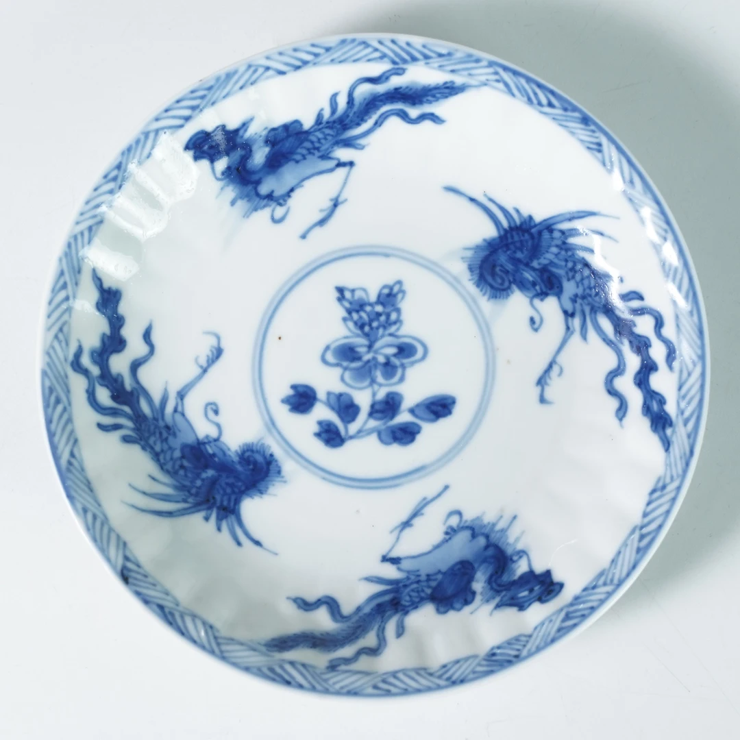 LABCG251224018【十竹斋】清康熙团凤纹青花瓜楞赏盘