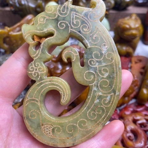 蛇纹石玉未镶嵌颈饰121