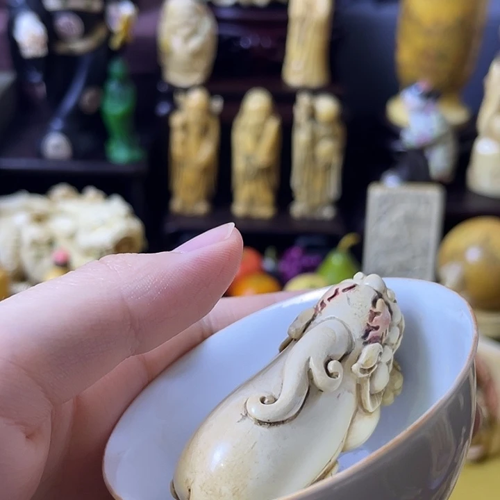 Z***)瓷片精致雕刻工艺品