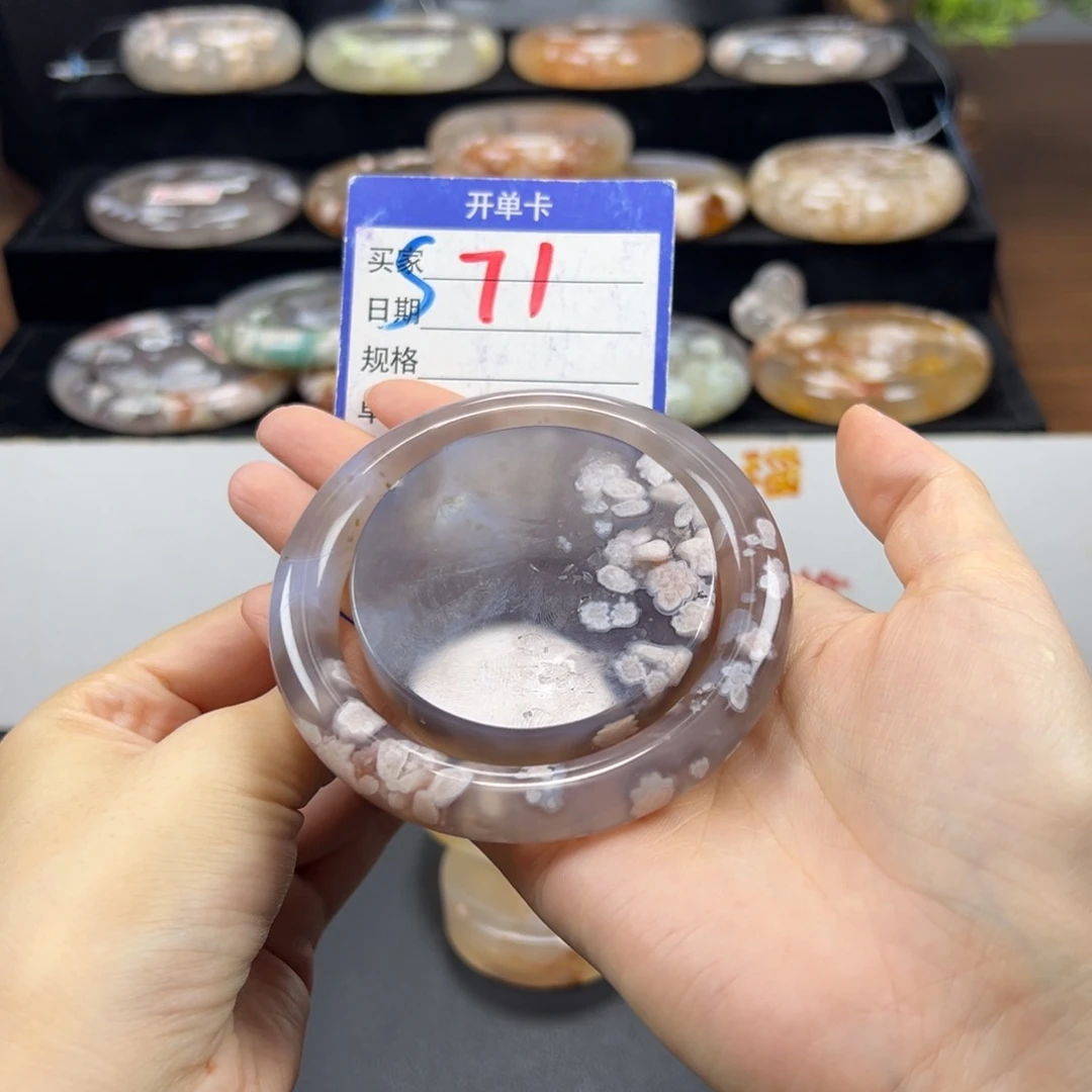 未镶嵌手镯石英质玉