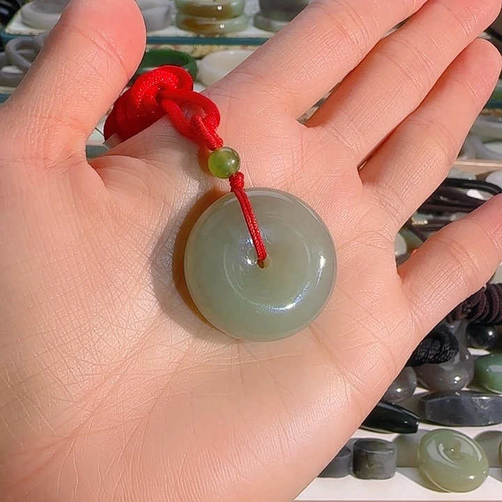 颈饰未镶嵌和田玉平安扣