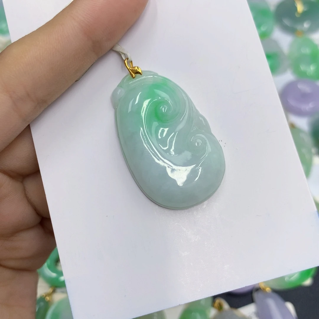 翡翠18K金镶嵌颈饰翡翠