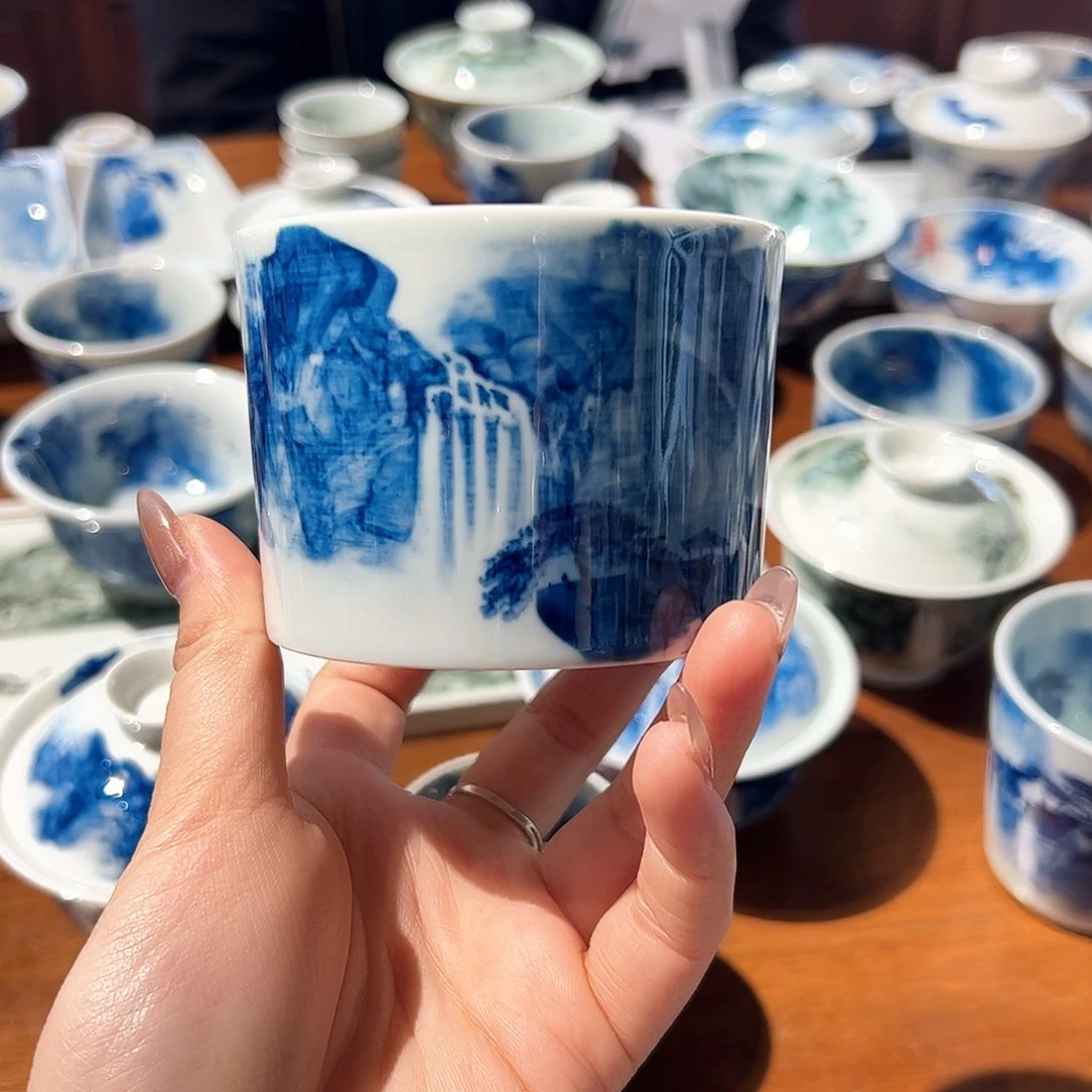 杯?**一青花手绘山水主人杯