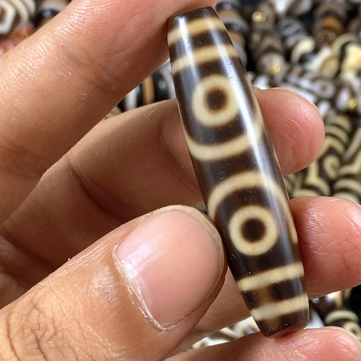只买单纯的吊坠，没带链子，属的性质。张魁三眼