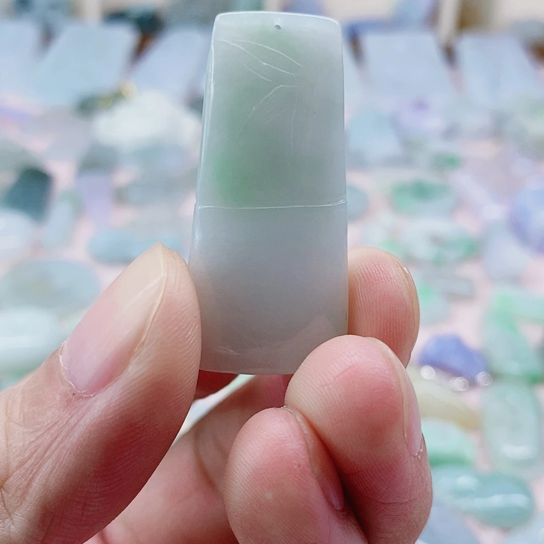 颈饰未镶嵌翡翠天然