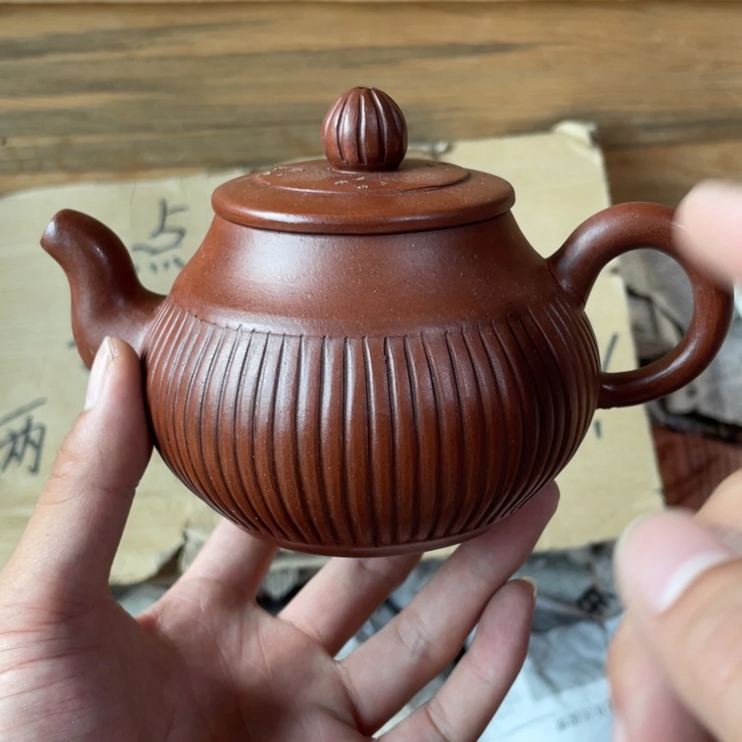 茶壶紫砂老厂紫砂壶一件。