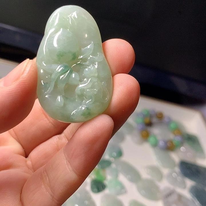 翡翠颈饰未镶嵌翡翠