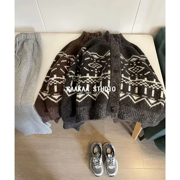 REKAYYAT“费尔岛”绵羊毛秋冬高级复古慵懒风几何图案立领针织开衫