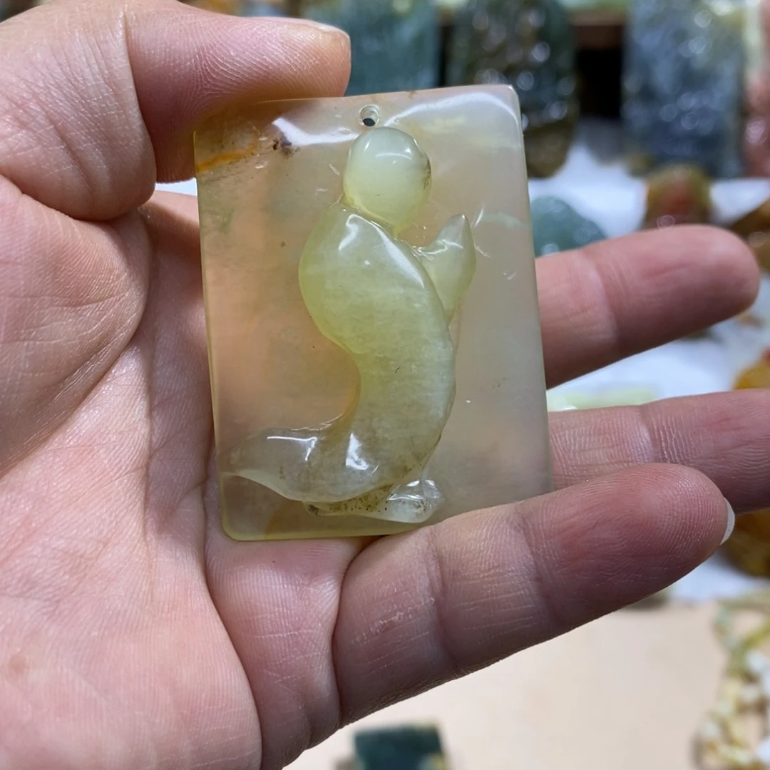 蛇纹石玉未镶嵌颈饰