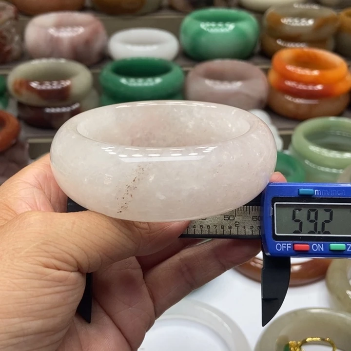 石英质玉手镯未镶嵌