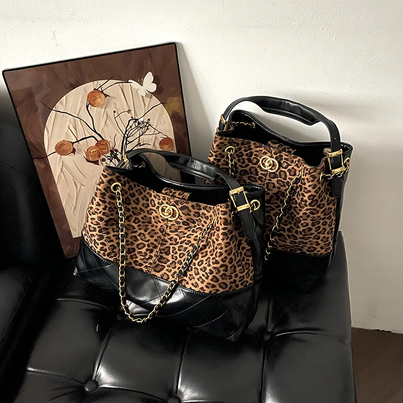 网红豹纹水桶包2025新款秋冬小香风托特包时尚百搭单肩包轻奢女包