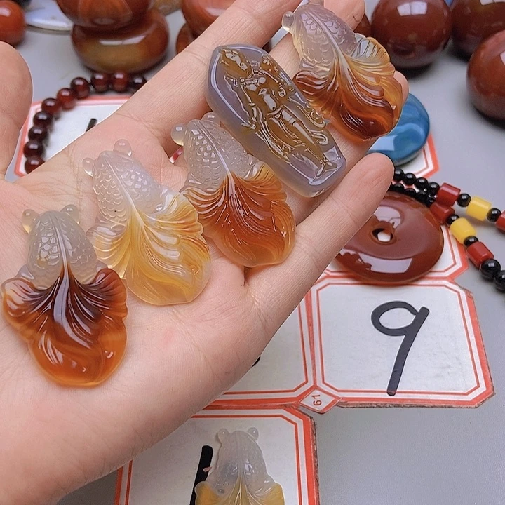 【闪购商品】玛瑙/玉髓未镶嵌珠宝半成品董**?