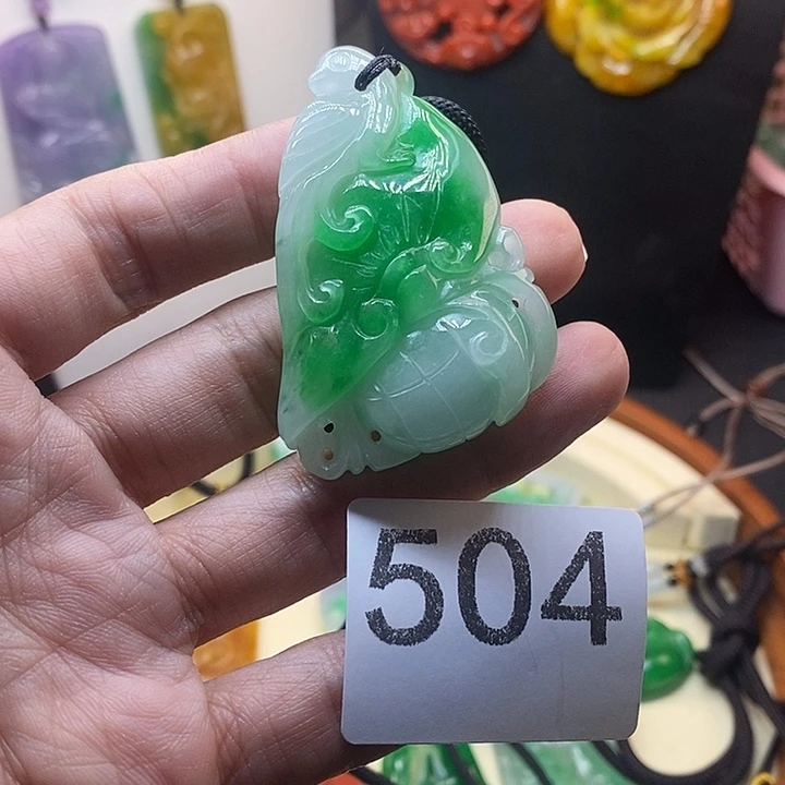 翡翠未镶嵌吊坠(赠链)