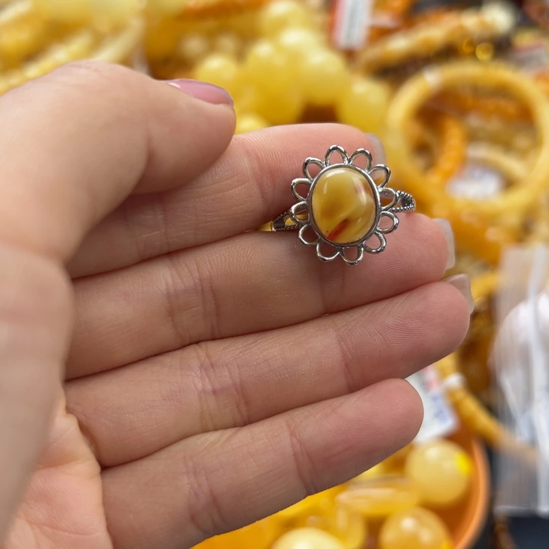 未镶嵌琥珀珠宝奇石