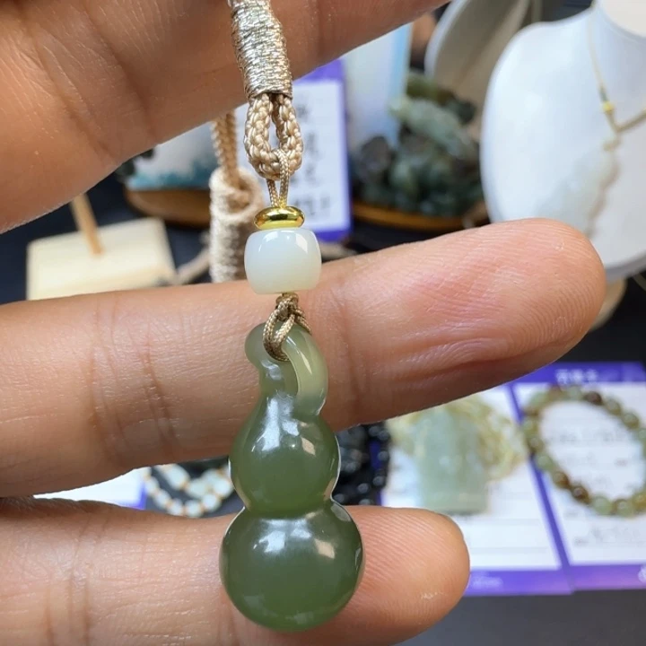 颈饰未镶嵌和田玉（糖玉）