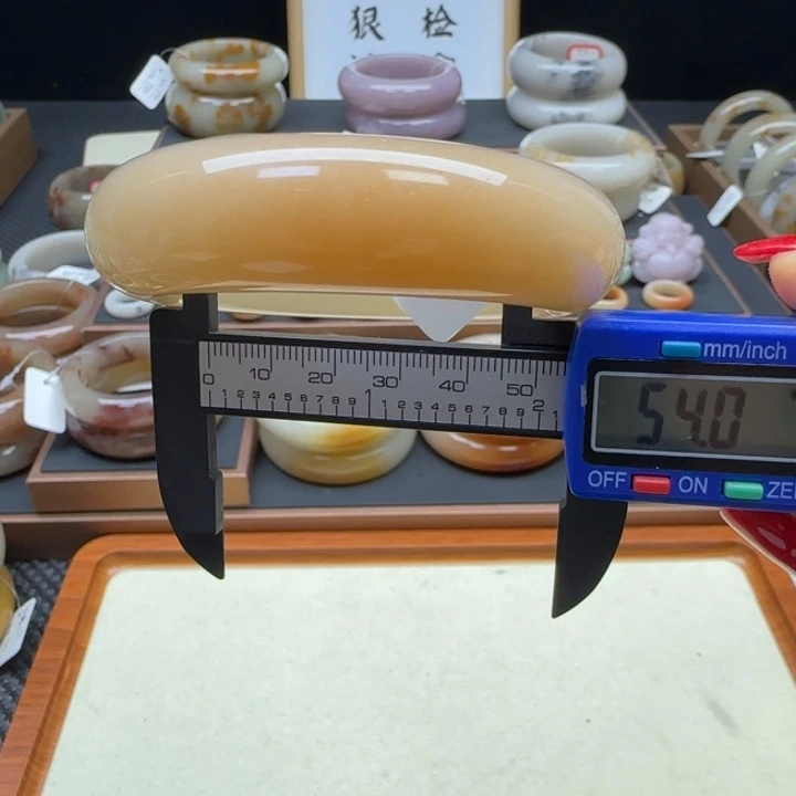 石英岩玉未镶嵌手镯