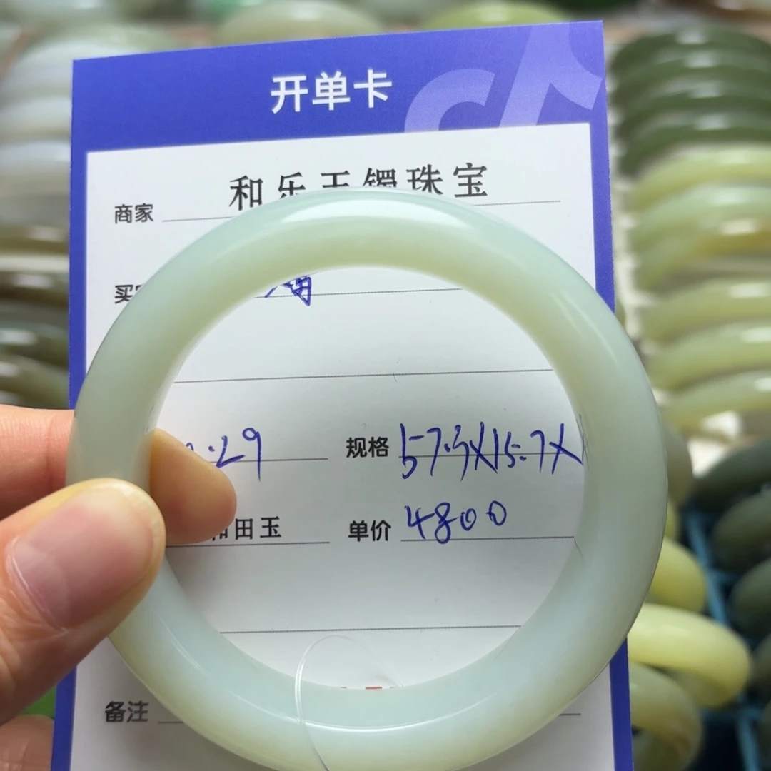 多***妈和田玉未镶嵌颈饰