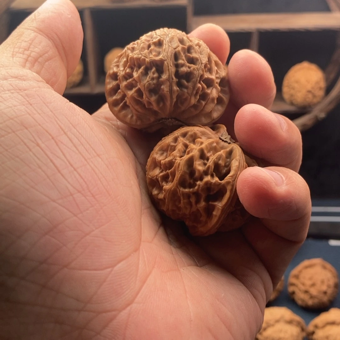 文玩核桃把件R****凯宫灯