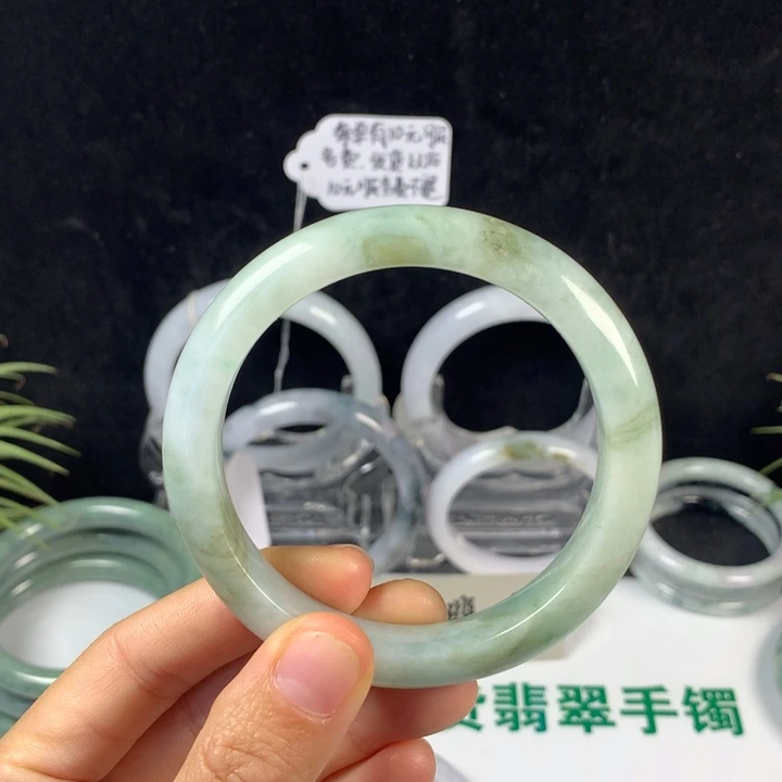 翡翠未镶嵌手镯62号。 57.7圈